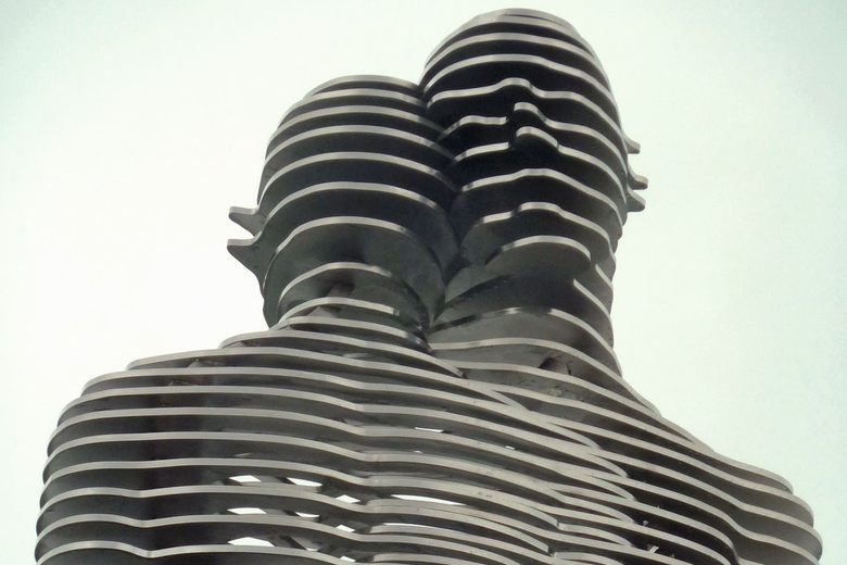مجسمه عشق در باتومی