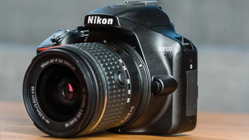 6. دوربین نیکون D3500 ؛ بهترین دوربین عکاسی تا ۱۵ میلیون تومان 