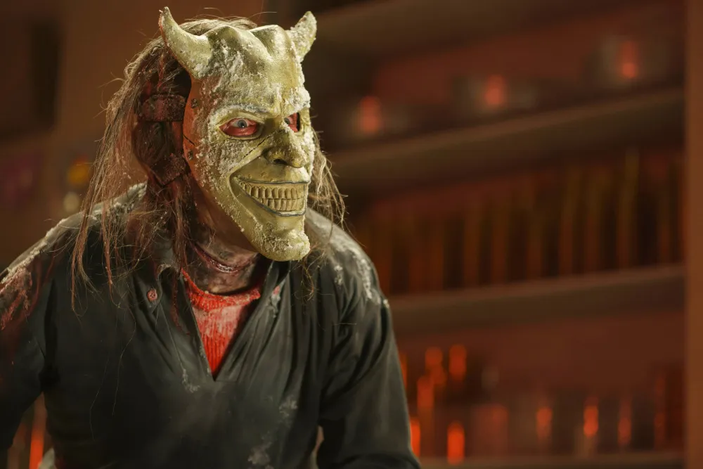 فیلم تلفن سیاه 2:ترسی که از گور برمیخیزه! آیا ارزش داره؟ 2 فیلم تلفن سیاه 2