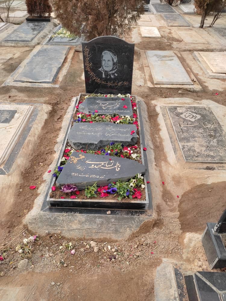 لیست قیمت انواع سنگ قبر در سال ۱۴۰۴؛ راهنمای جامع برآورد هزینهها 1 سنگ قبر