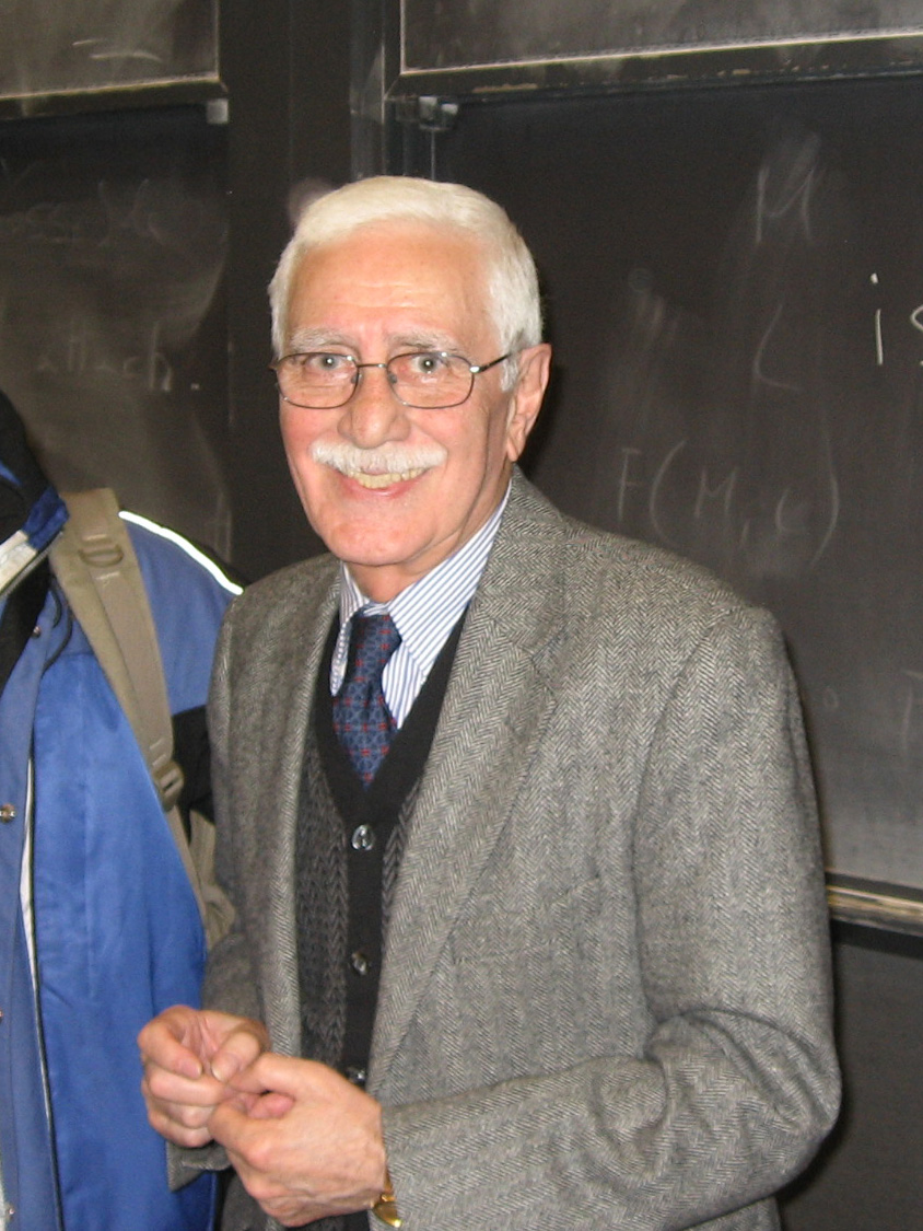 بیوگرافی ايرج پزشکزاد روایت زندگی مردی که با طنز، حقیقت را فریاد زد 3 ايرج پزشکزاد