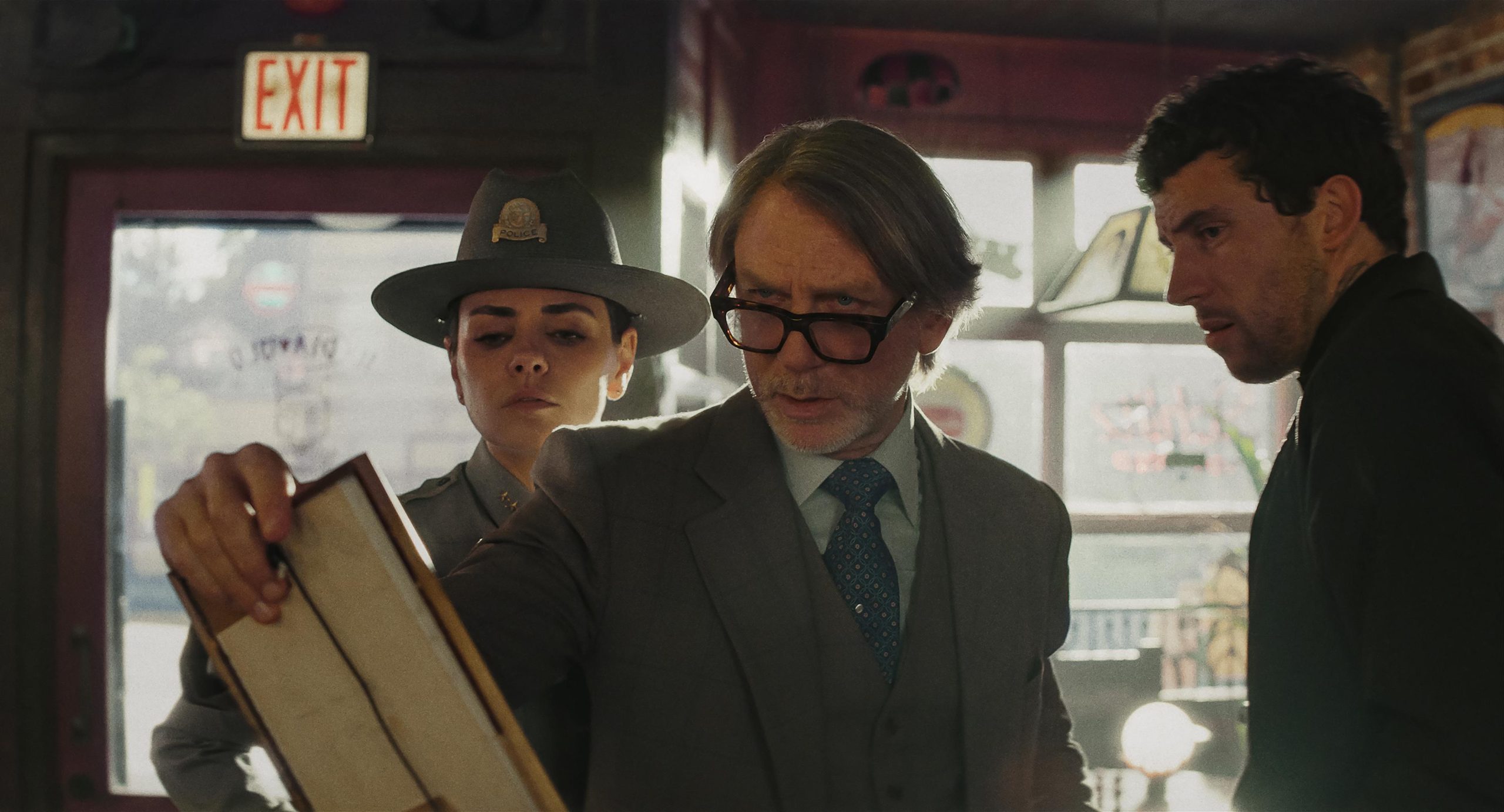 نقد فیلم برخیز ای مرده | Wake Up Dead Man 2025 2 فیلم برخیز ای مرده