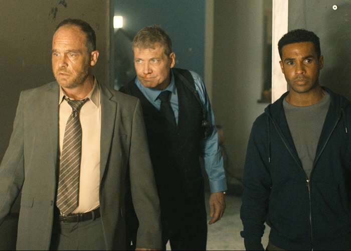 نقد و بررسی فیلم خانهی امن | Safe House 2025 3 فیلم خانهی امن