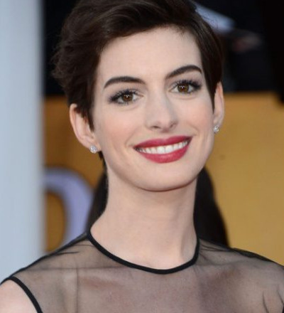 بیوگرافی آن هاتاوی؛ ستارهای که ظرافت، سبک زندگی و انتخاب هایش همه را مجذوب کرد 2 بیو گرافی آن هاتاوی