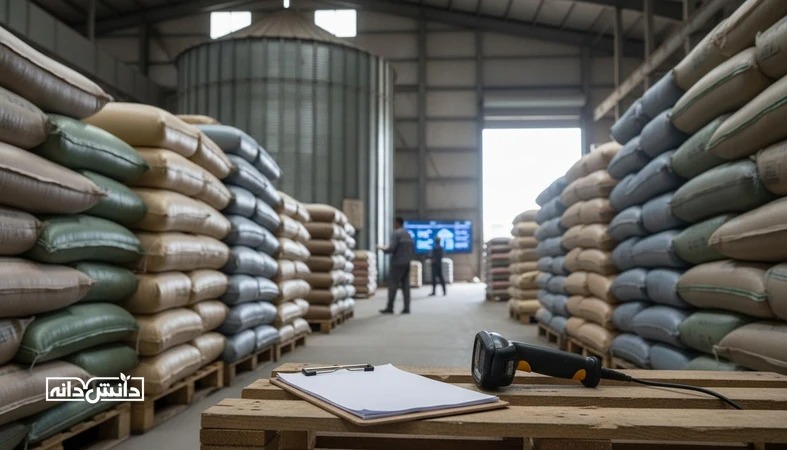 فله یا کیسه؟ تصمیم خرید نهاده با نگاه هزینه پنهان، آلودگی و افت کیفیت 1 انبار نهاده کیسهای در کنار سیلوی ذخیره فله؛ مقایسه مدیریت موجودی، ریسک آلودگی و کنترل کیفیت